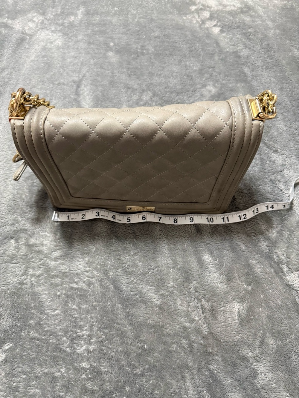 BCBG Quilted Shoulder Bag in Light Gray with Gold Chain - Picture 9 of 12